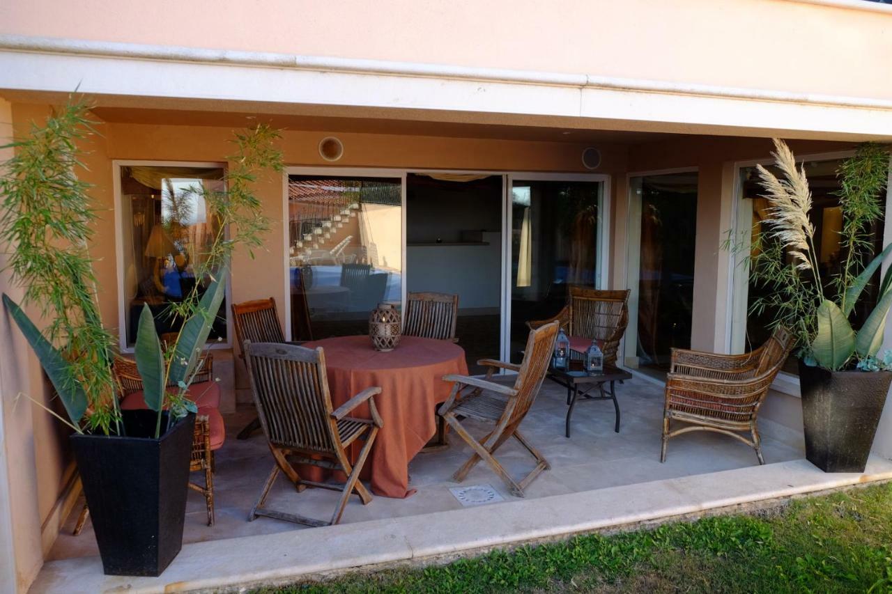 Apartamento Com Piscina Cruz Quebrada Exterior foto